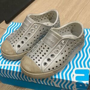 Native Kids Metallic Silver Gray Water Shoes Size C5